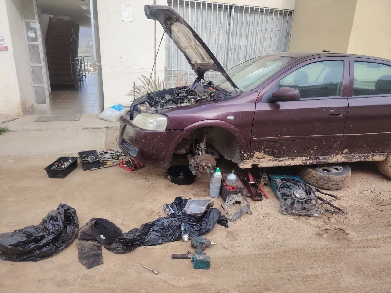 Chevrolet Astra 2.0 durante mantención y reparación de caja automática realizada por CALZ Jireh